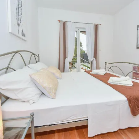 Appartamento Mia By Interhome Zara